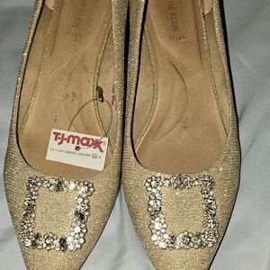 Anne Klein Gorgeous  Gold Heels with Embellished Buckle. NWT NEW, never worn!